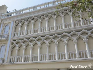 商務會館外觀羅馬排柱照片