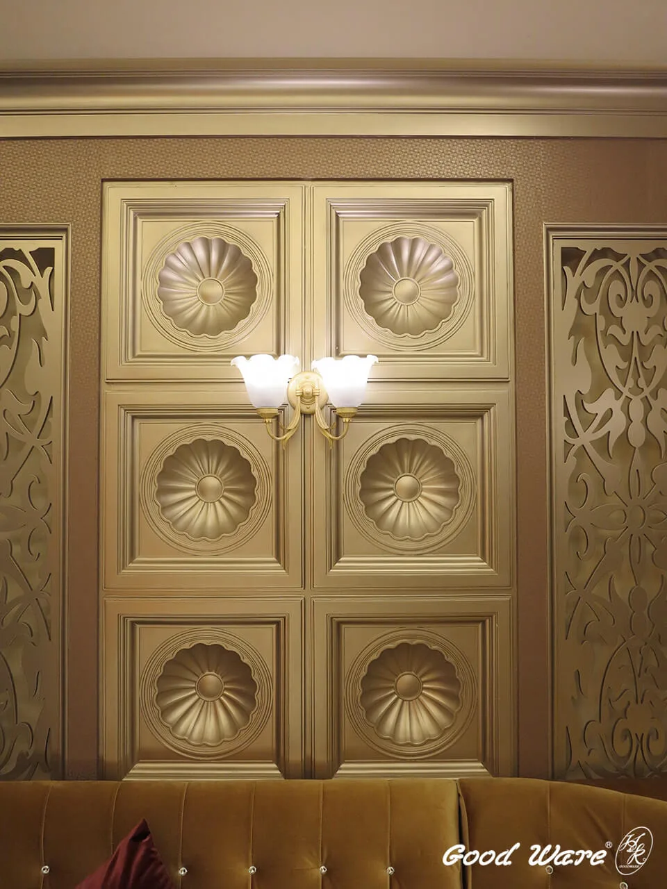 創意運用立體天花板為牆面裝飾，與燈光搭配，極具浪漫色彩