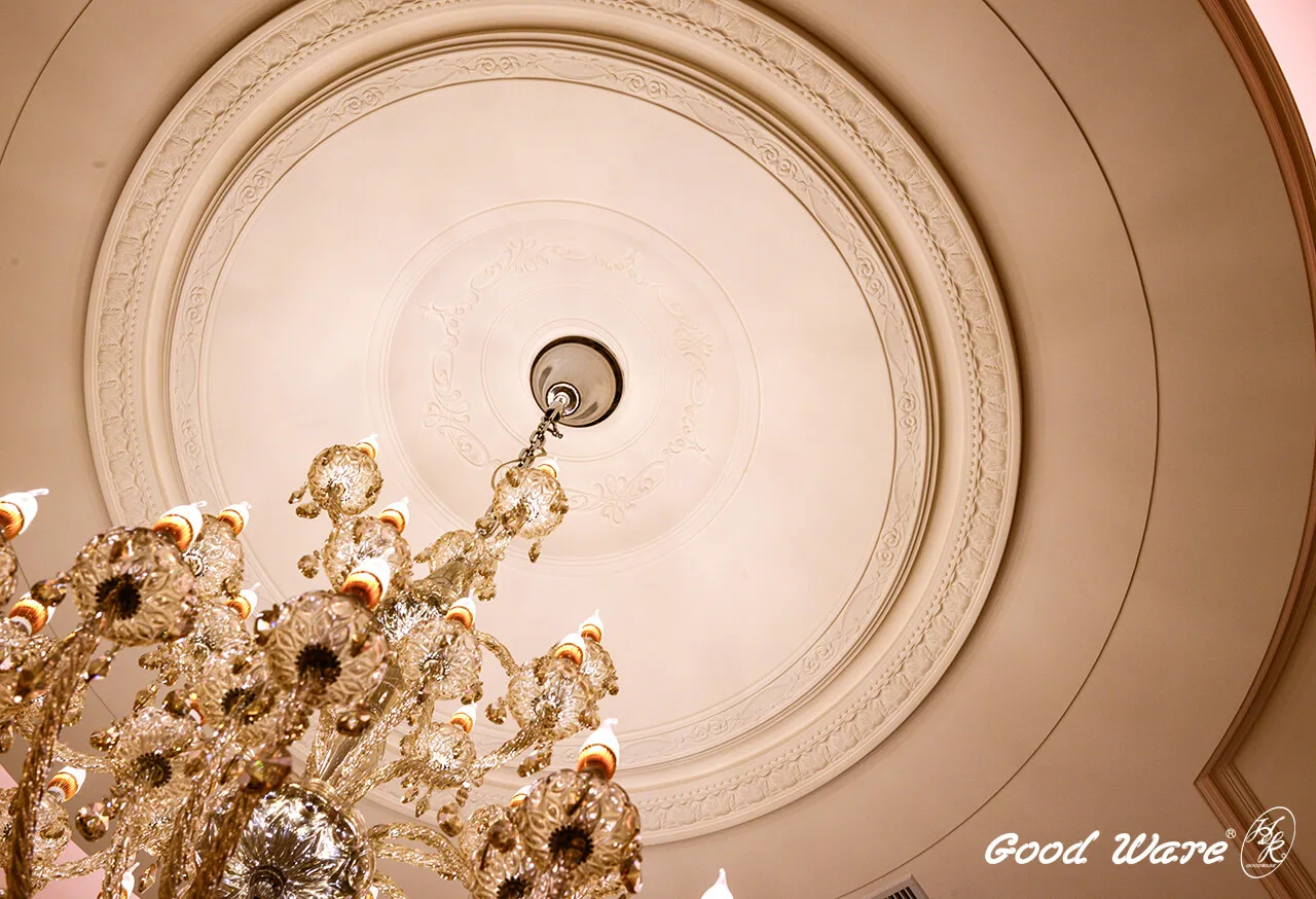 凹頂燈座搭配圓弧外框