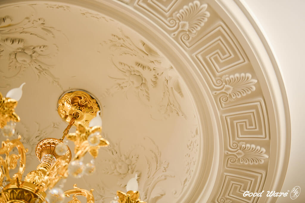 商業案場-雕花凹頂燈座與雕花圓弧外框線板的運用