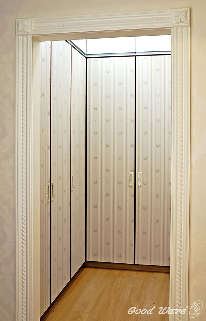 雕刻線板與壁飾做搭配運用於門窗框