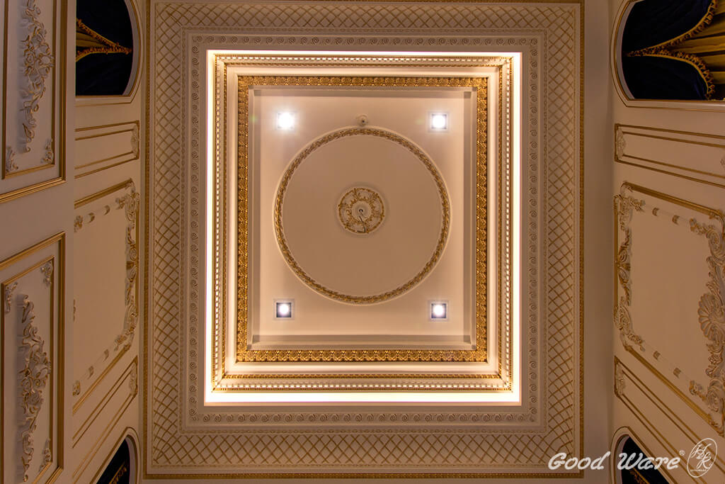 雕刻線板實際堆疊於天花板場景