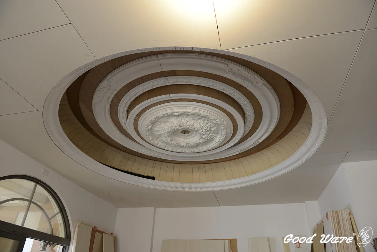 客廳天花板上的圓形吊頂