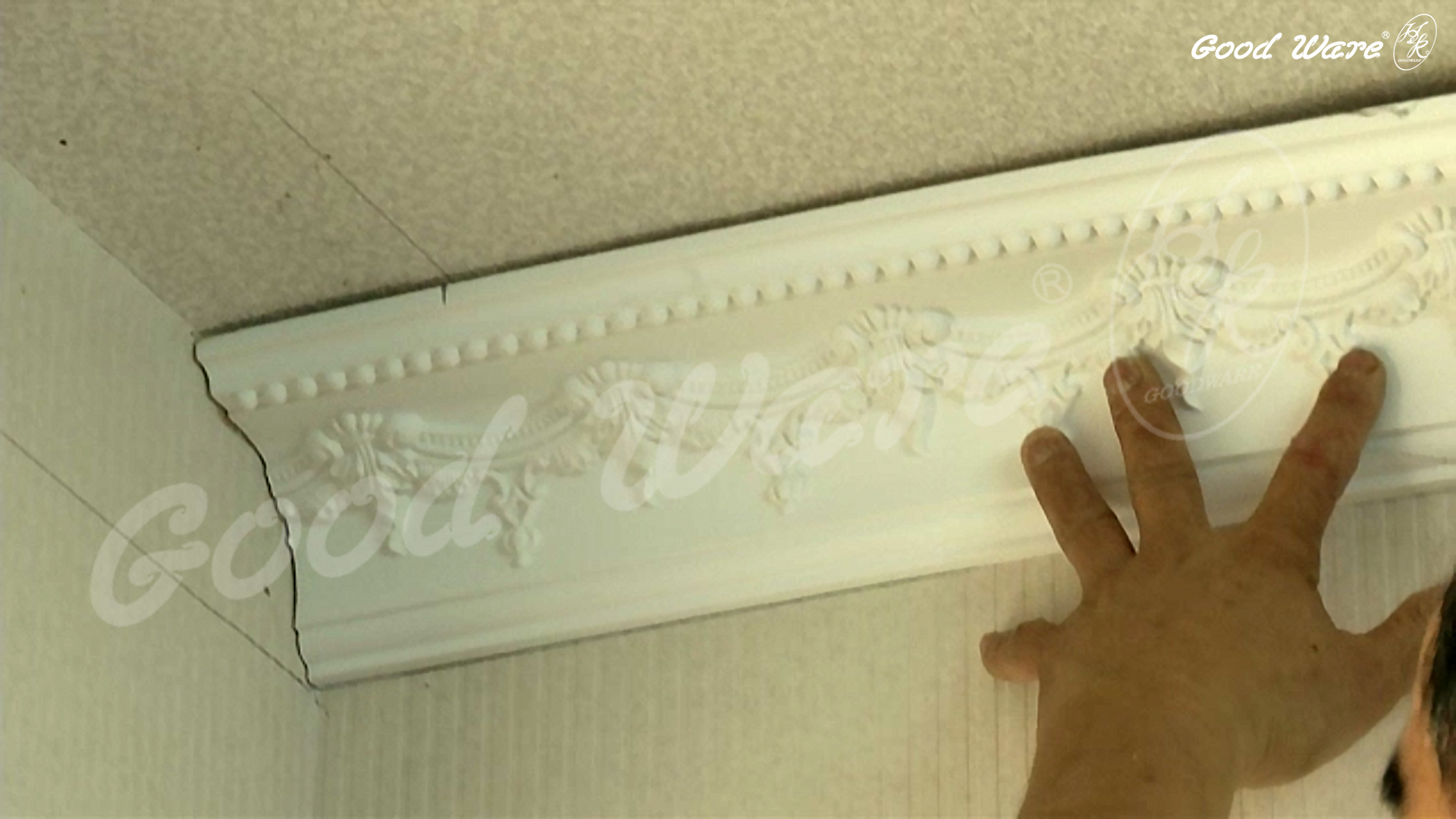 線板施工：在牆面上作出尺寸位置標記