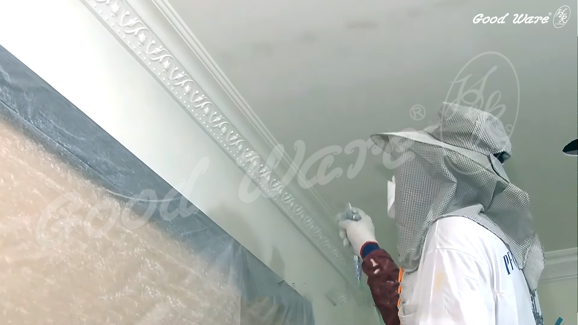 線板施工：線板上漆